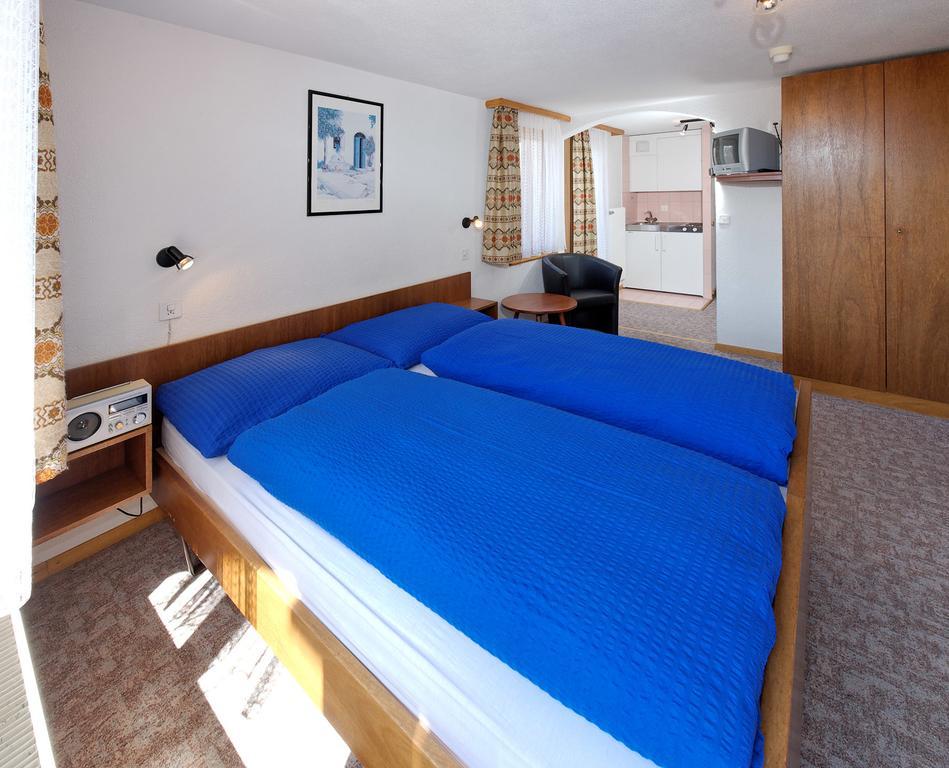 Hotel Zum See Grachen Ruang foto