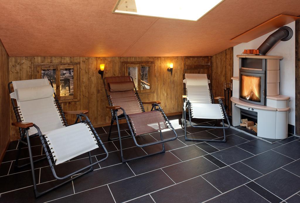 Hotel Zum See Grachen Bagian luar foto